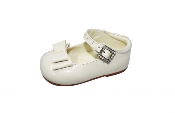 baby girl cream shoes